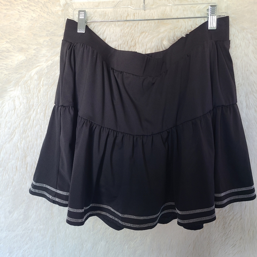 Hot Topic Black & White Stitch Skort